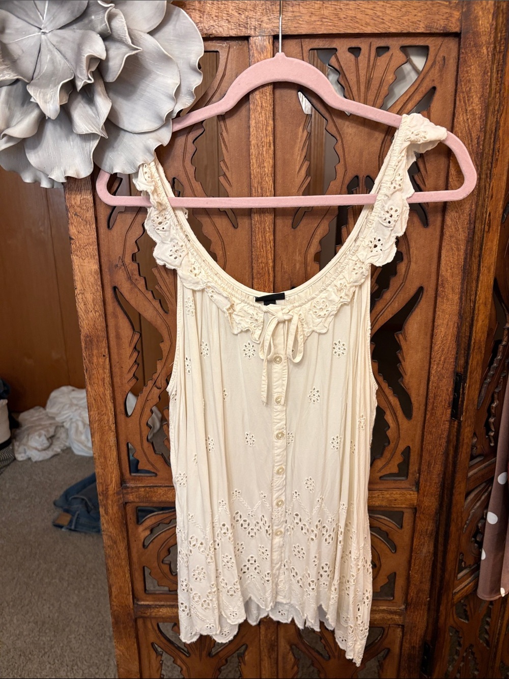Torrid  Cream Eyelet Lace Button-Front Tank Size 14